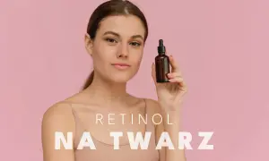 Kobieta prezentuje serum z retinolem, pokazując jak stosować retinol na twarz dla pięknej cery.