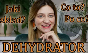 Uśmiechnięta kobieta z tekstem "DEHYDRATOR" i pytaniami "Jaki skład? Co to? Po co?". Dowiedz się, co to jest dehydrator do paznokci.