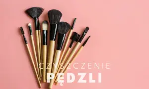 Zestaw pędzli do makijażu na różowym tle. Dowiedz się, jak myć pędzle do makijażu, by służyły Ci dłużej.