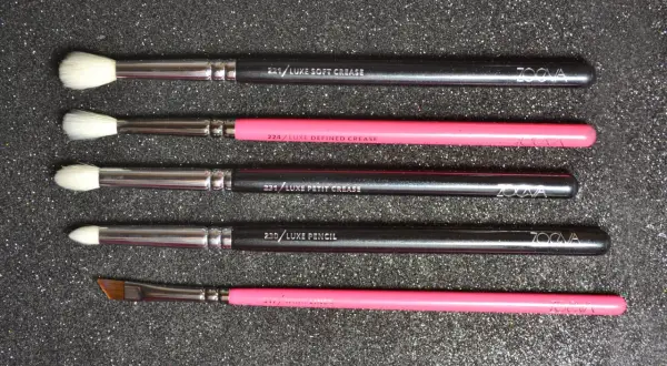 Zestaw pędzli Zoeva: 221 Luxe Soft Crease, 224 Luxe Defined Crease, 231 Luxe Petit Crease, 230 Luxe Pencil i 217 Wing Liner.