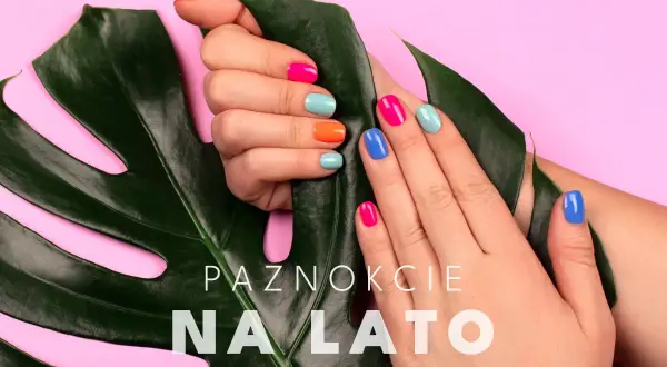 Kolorowe paznokcie na wakacje, ozdobione soczystymi barwami, idealnie komponują się z tropikalnym liściem.