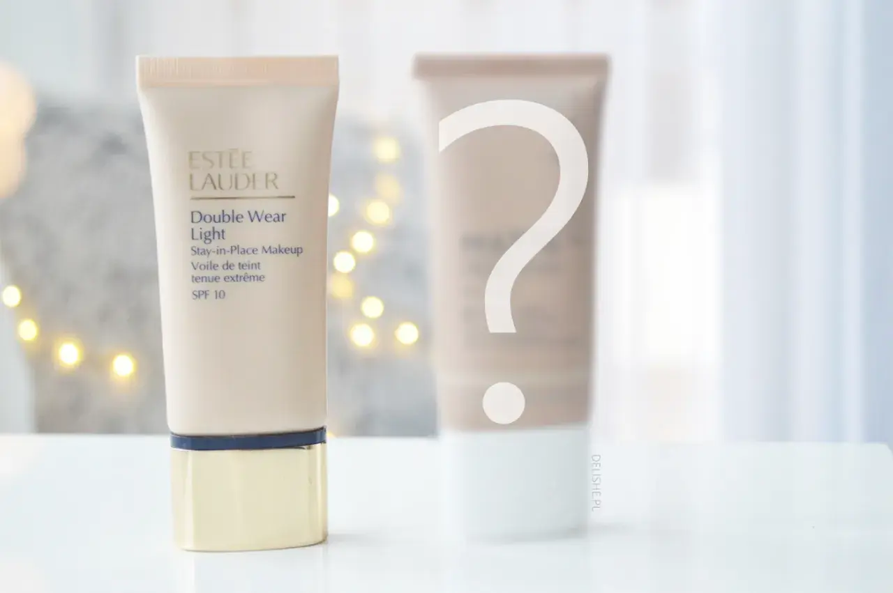 Podkład Estee Lauder Double Wear Light, wycofany produkt, obok niego inny podkład z znakiem zapytania.
